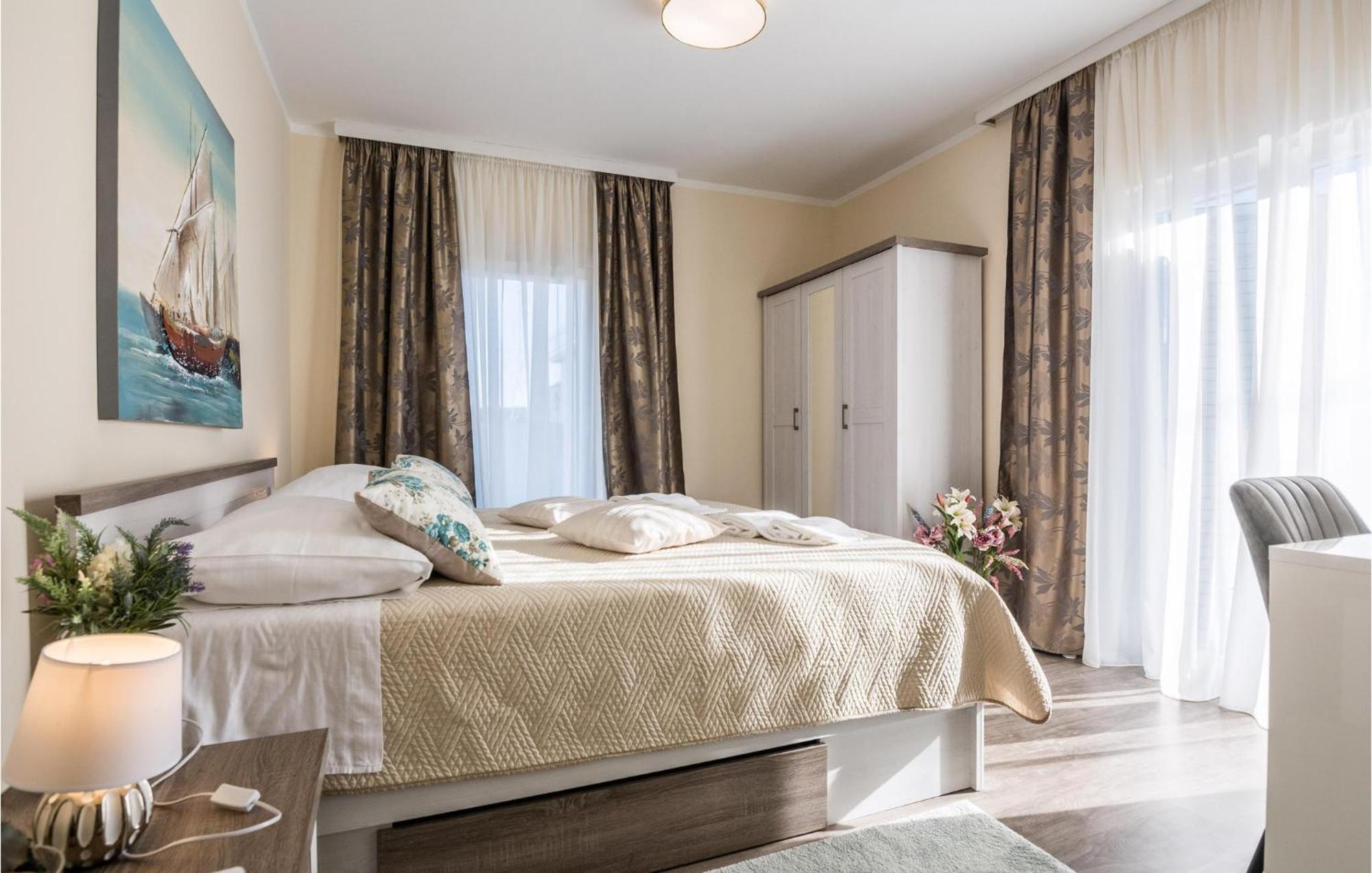 Beautiful Home In Privlaka With Wifi エクステリア 写真